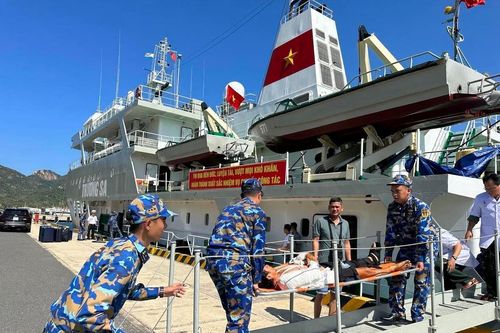 Đưa kịp thời ngư dân bị tai nạn lao động tại Trường Sa vào đất liền