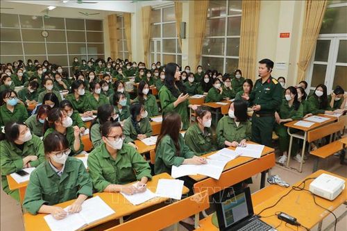 Nữ sinh Văn khoa Sư phạm trong môi trường quân đội