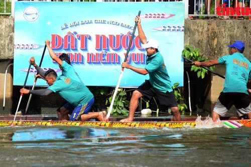 Sôi nổi lễ hội đua ghe ngo trên kênh Nhiêu Lộc – Thị Nghè, TP Hồ Chí Minh