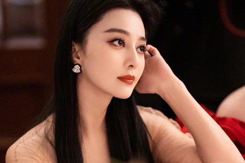 Bị 'phong sát' toàn diện trong nước, Phạm Băng Băng dùng nhan sắc thu hút công chúng