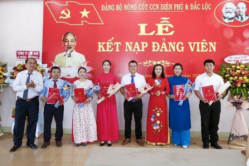 Đảng bộ Cụm Công nghiệp Diên Phú - Đắc Lộc kết nạp Đảng viên mới
