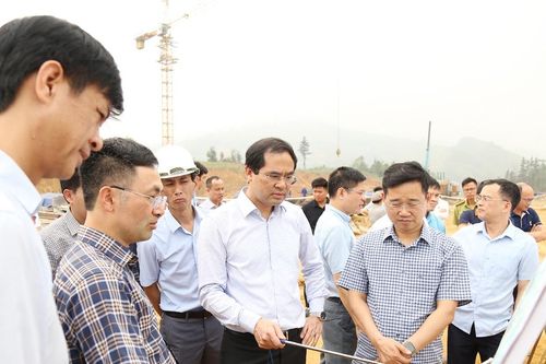 Chủ tịch UBND tỉnh Trịnh Xuân Trường kiểm tra tiến độ thi công các công trình, dự án trên địa bàn huyện Bắc Hà