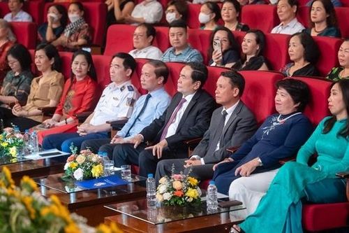 Phó Chủ tịch Thường trực Quốc hội Trần Thanh Mẫn dự Chương trình giao lưu nghệ thuật Ngày vui thống nhất