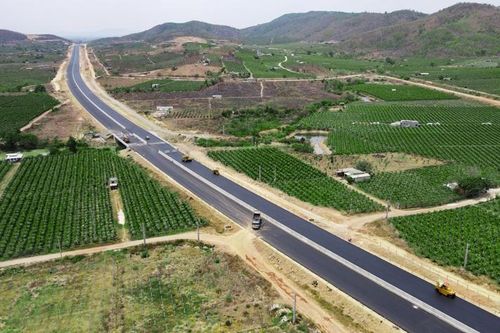 Gấp rút di dời đường điện cao tốc Vĩnh Hảo - Phan Thiết - Dầu Giây để kịp tiến độ
