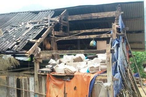 Lào Cai: Giông lốc mạnh làm hư hỏng 20 ngôi nhà của người dân Mường Khương
