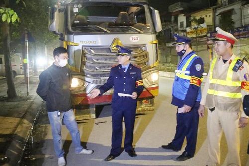 Xử lý nghiêm xe tải hoán cải