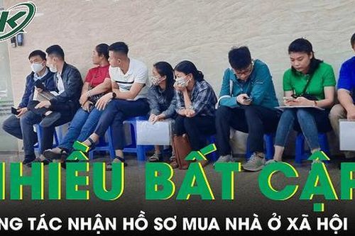 Người dân xếp hàng 2 ngày vẫn chưa nộp được hồ sơ mua nhà ở xã hội