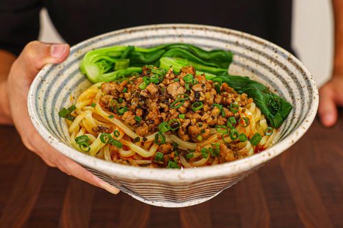 Món mì gánh nổi tiếng tỉnh Tứ Xuyên
