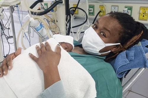 Bé gái nặng 800 g người Kenya được bác sĩ Việt nuôi dưỡng thành công