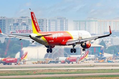 Máy bay Vietjet mang biểu tượng du lịch TPHCM hạ cánh Tân Sơn Nhất