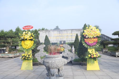 Dâng hương kỷ niệm 117 năm ngày sinh cố Tổng Bí thư Hà Huy Tập