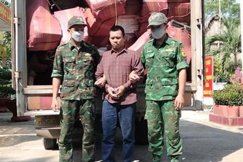 Bộ đội Biên Phòng tỉnh Long An bắt giữ vụ vận chuyển thuốc lá ngoại nhập lậu lớn nhất từ trước đến nay