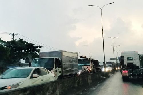 Kẹt xe kéo dài trên Quốc lộ 51 đoạn qua Đồng Nai