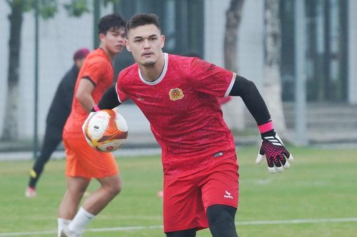 Patrik Le Giang thành thủ môn chuyên nghiệp do... tình cờ