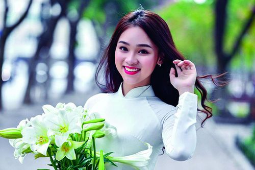 Loa kèn gọi nắng tháng Tư