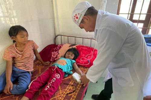 Cấp cứu kịp thời hai trẻ vùng cao nghi ngộ độc nấm