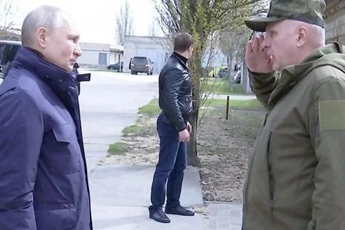Ảnh ấn tượng tuần (17-23/4): Tổng thống Nga Putin thị sát Kherson, tương lai của Ukraine là thành viên NATO, Moscow-Bắc Kinh 'kề vai sát cánh'