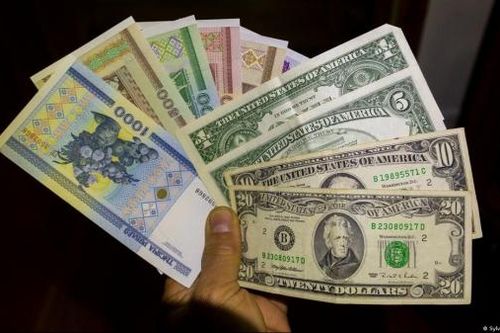 Đồng Ruble đang trượt giá nhưng chính phủ Nga lại mong muốn điều này?