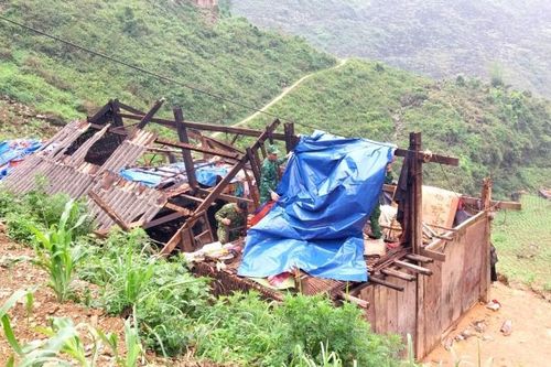 Giúp dân khắc phục hậu quả thiên tai