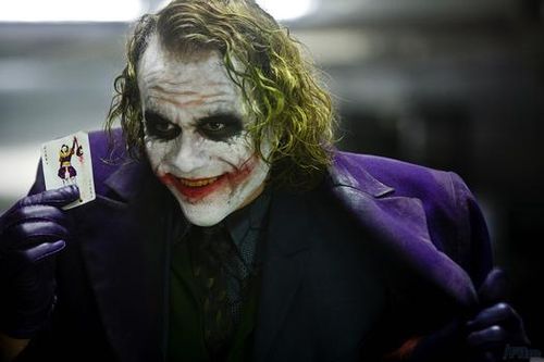 Lý do xuất hiện vết sẹo trên mặt Joker trong 'The Dark Knight'