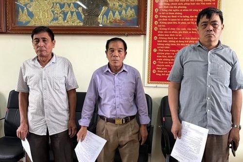 Bắc Ninh: Khởi tố, bắt tạm giam 3 cựu cán bộ thôn bán đất trái quy định