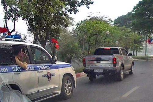 Hà Nội: Xử phạt tài xế bán tải chặn đường xe ưu tiên