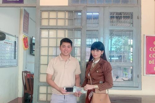 Người đàn ông nhặt được hơn 30 triệu đồng trả lại cho người đánh rơi