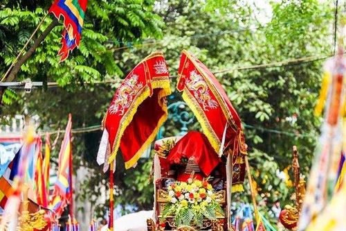 Dòng người đổ về khai hội chùa Thầy