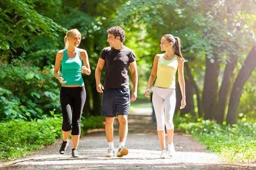 Đi bộ tập thể dục giúp phòng tránh 'tỉ bệnh' nhưng những người này tuyệt đối không nên