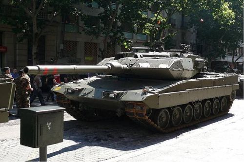Xe tăng Leopard do Tây Ban Nha cung cấp cho Ukraine đang trên đường đến Ba Lan