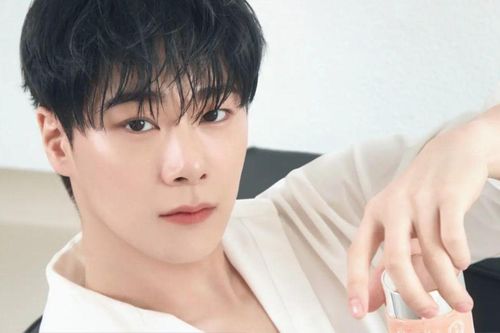 Người hâm mộ của Jonghyun để lại món quà đặc biệt tại đài tưởng niệm Moonbin