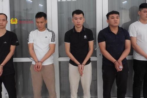 500 người sập bẫy nhóm cán bộ ngân hàng 'rởm'