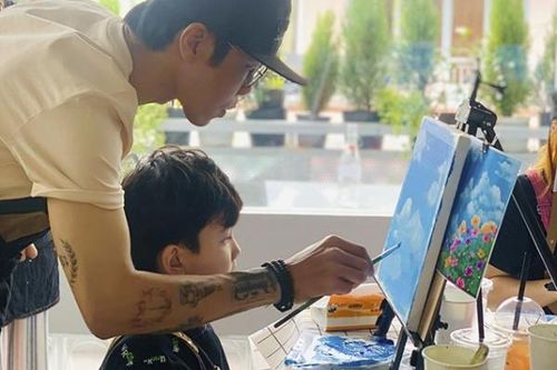 Đến quán cafe… vẽ tranh