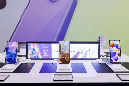 Apple thu hẹp khoảng cách doanh số điện thoại thông minh với Samsung