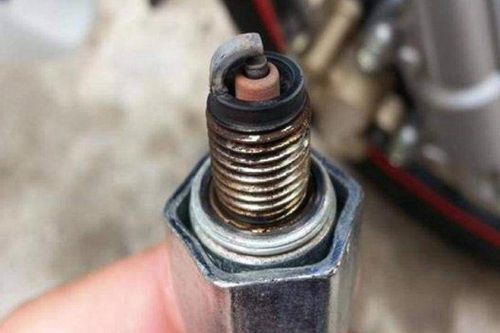 Dấu hiệu nhận biết xe máy đang bị hao xăng