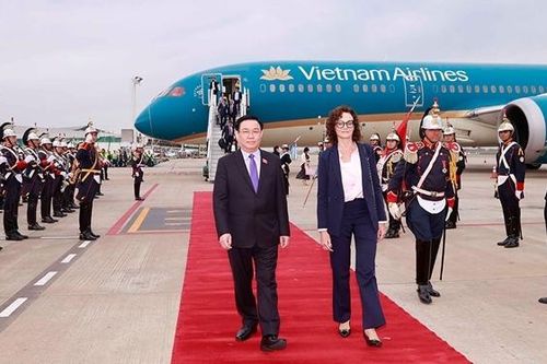 Một số hình ảnh lễ đón Chủ tịch Quốc hội Vương Đình Huệ đến thủ đô Buenos Aires, bắt đầu chuyến thăm chính thức Cộng hòa Argentina