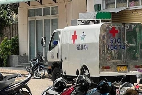 Chồng rơi lầu, vợ tử vong trong căn hộ