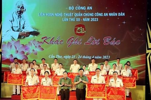 Nhiều tiết mục đặc sắc tại Liên hoan Nghệ thuật quần chúng CAND lần thứ XII - khu vực III