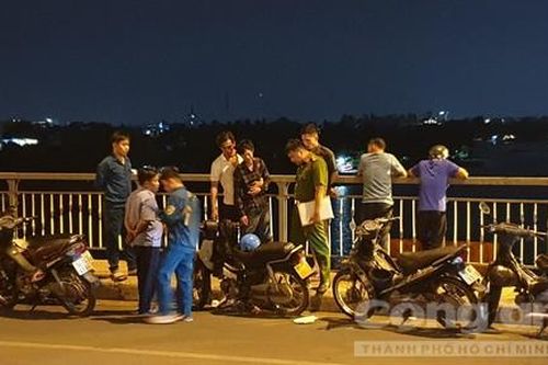 Thanh niên để lại tài sản, nghi nhảy từ cầu Phú Long xuống sông Sài Gòn