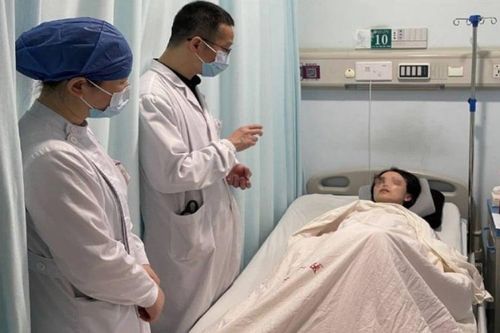 Bị trĩ kinh niên không chữa, cô gái phải khoét bỏ nhãn cầu