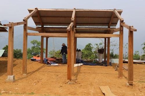 Người dân vùng sạt lở núi về nhà mới