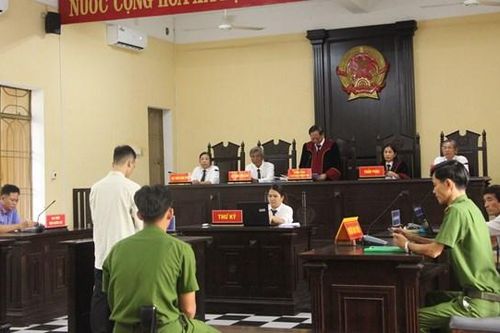 Quảng Nam: Thanh niên đâm bạn nhậu trọng thương lãnh án 8 năm tù