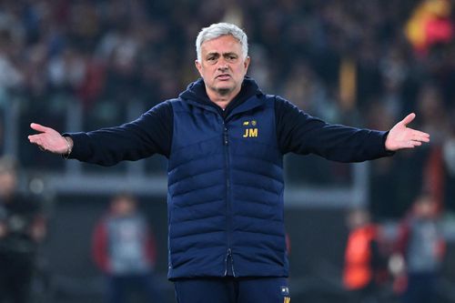Thầy trò Mourinho văng khỏi top 4 sau trận thua Atalanta