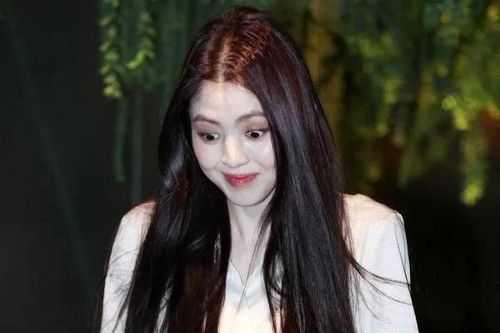 Han So Hee bất ngờ vì tiếng hét của người hâm mộ tại sự kiện