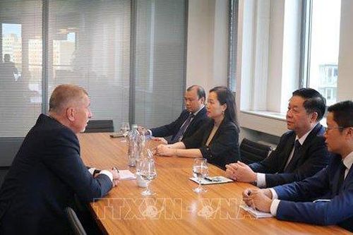 Đoàn đại biểu Đảng Cộng sản Việt Nam thăm và làm việc tại CH Czech