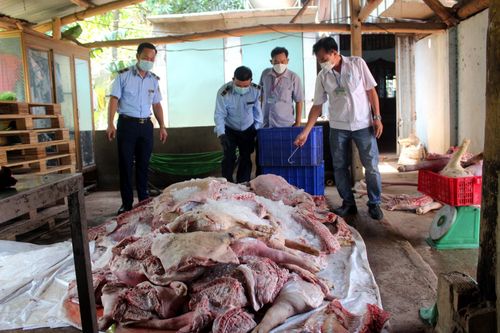 Đồng Nai: Phát hiện cơ sở chế biến hơn 1,7 tấn thịt lợn không rõ nguồn gốc