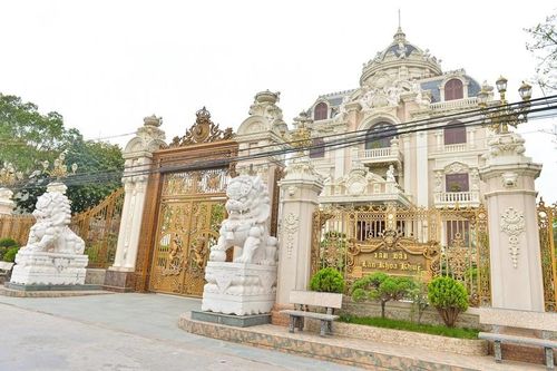 Chiêm ngưỡng lâu đài xây 9 năm nổi nhất làng quê ở Việt Nam