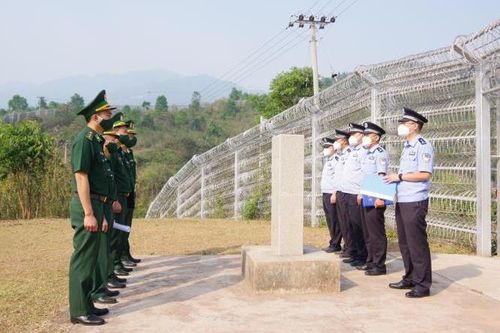 Trao đổi công tác quản lý, bảo vệ biên giới
