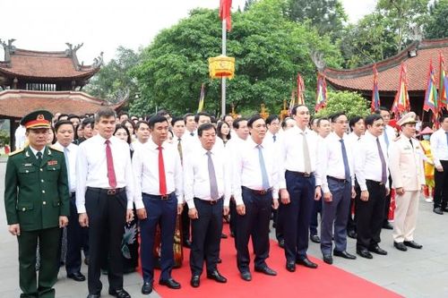 Phú Thọ: Dâng hương tưởng niệm Đức Quốc Tổ Lạc Long Quân và Tổ Mẫu Âu Cơ