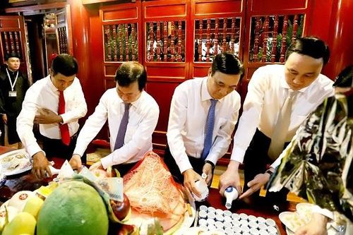 Lễ giỗ Đức Quốc Tổ Lạc Long Quân và dâng hương tưởng niệm Mẫu Âu Cơ